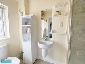 En-suite- click for photo gallery